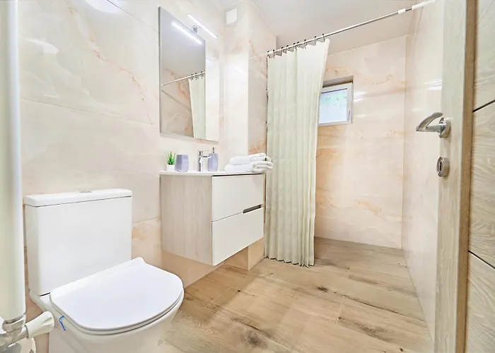 Lovley Daniel House By Open House *