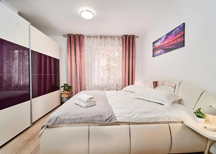 Lovley Daniel House By Open House